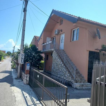 Ostello Traveler'S Rest - Near Podgorica Airport Mitrovici  Esterno foto
