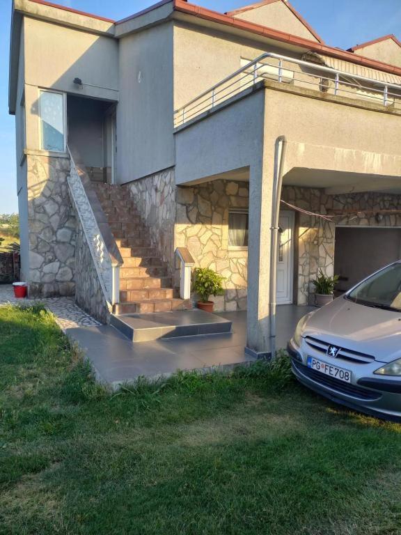 Ostello Traveler'S Rest - Near Podgorica Airport Mitrovici  Esterno foto