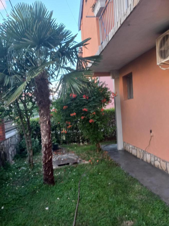 Ostello Traveler'S Rest - Near Podgorica Airport Mitrovici  Esterno foto