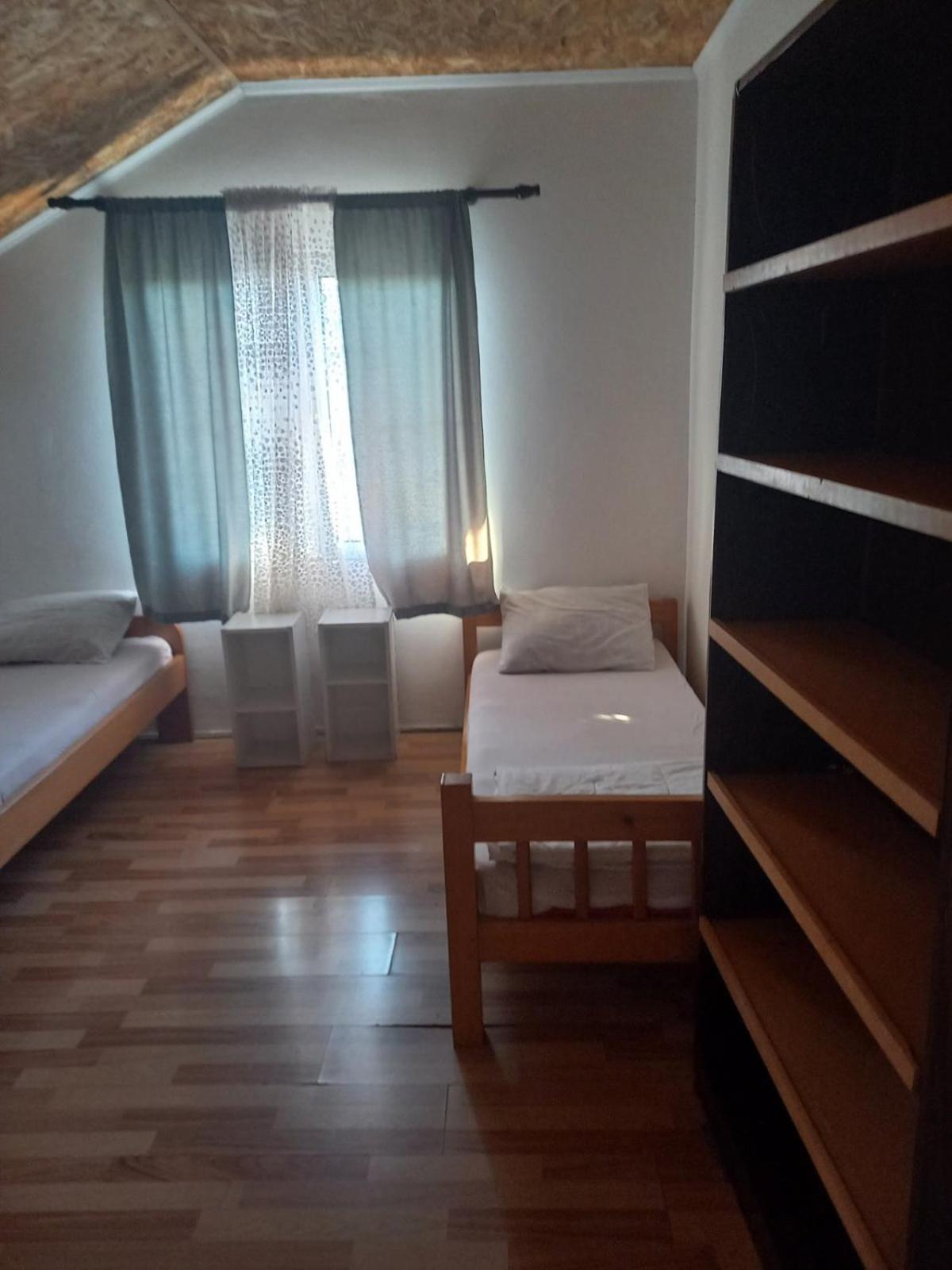 Ostello Traveler'S Rest - Near Podgorica Airport Mitrovici  Esterno foto
