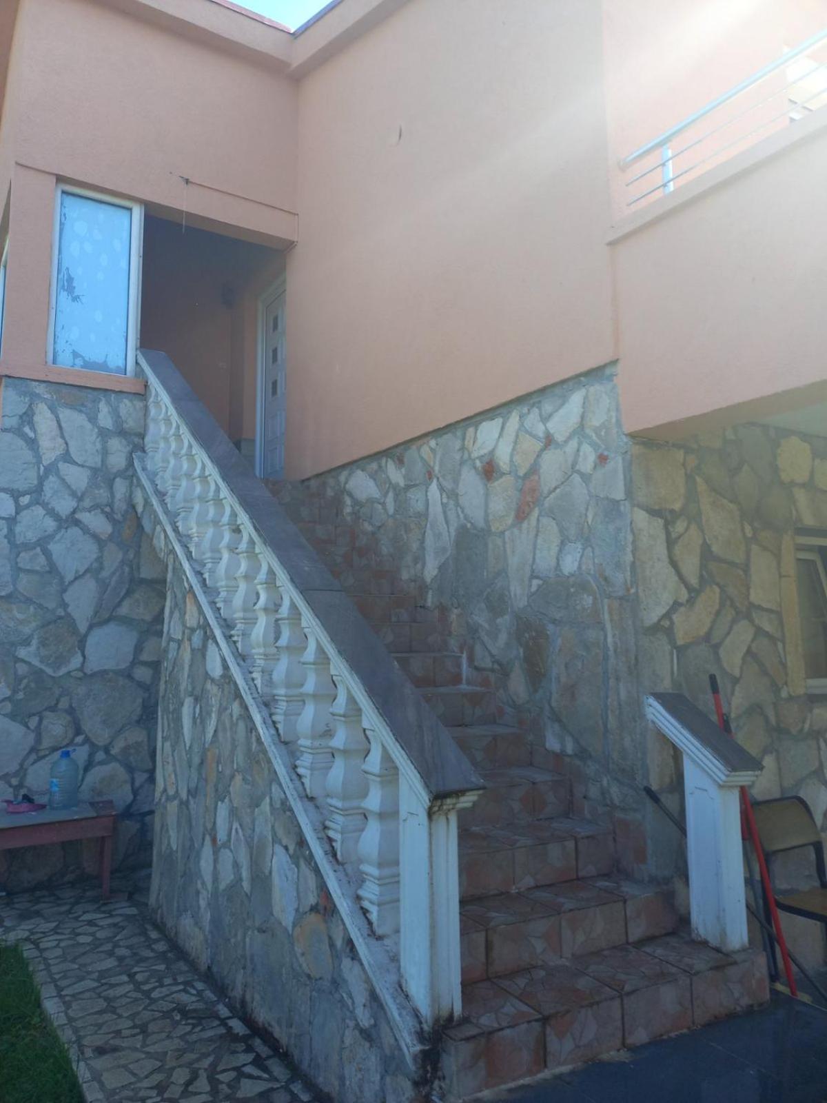 Ostello Traveler'S Rest - Near Podgorica Airport Mitrovici  Esterno foto