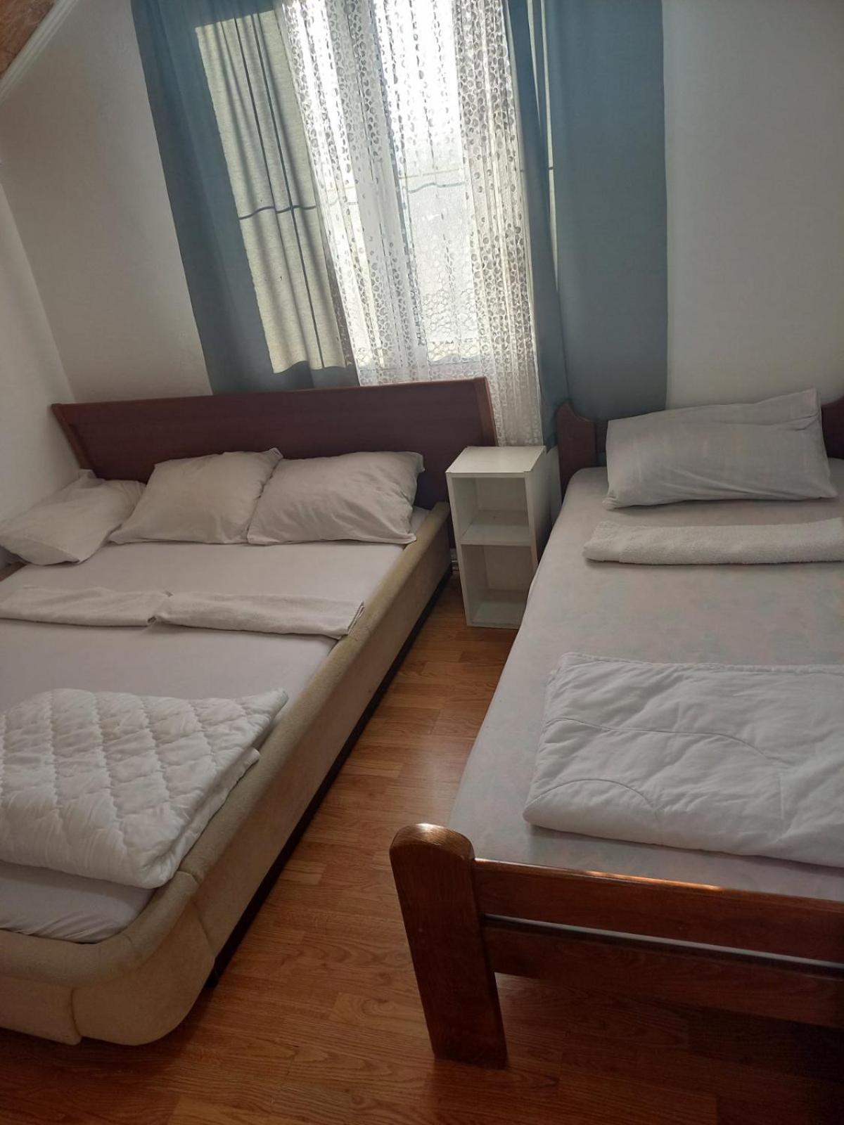 Ostello Traveler'S Rest - Near Podgorica Airport Mitrovici  Esterno foto