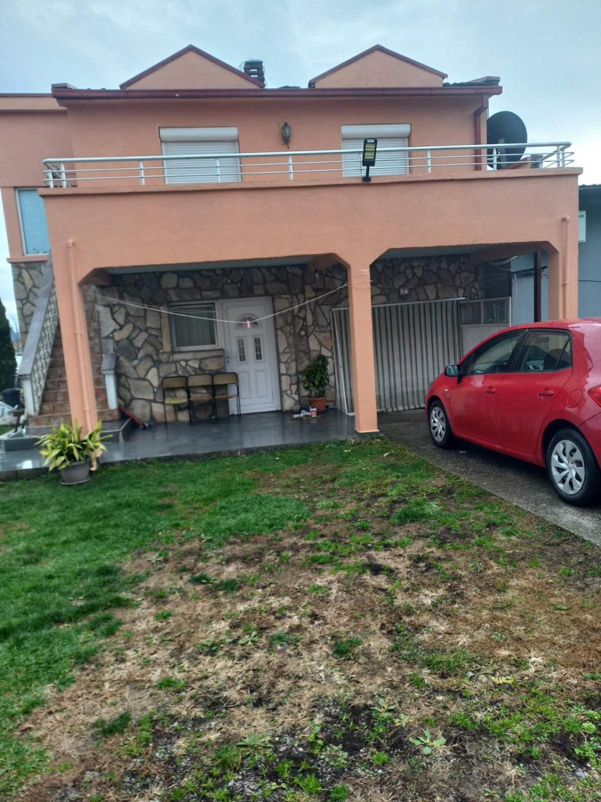 Ostello Traveler'S Rest - Near Podgorica Airport Mitrovici  Esterno foto